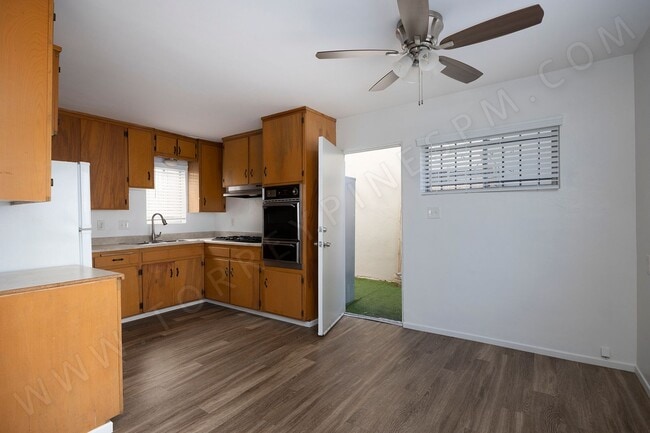 Foto del edificio - OPEN HOUSE: 12/20 1:30-2:30PM ~ Pacific Beach 2BR Townhome w/ Parking!