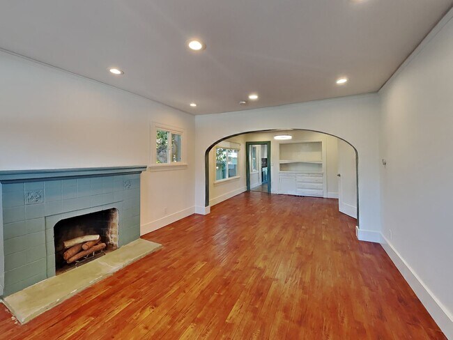 Foto del edificio - Gaskill Gem 4/2 with Studio ADU Included