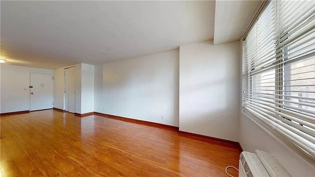 Building Photo - Luxury 1 Bedroom 1 Bathroom