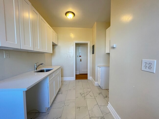 Building Photo - 120 Stonelea Plz
