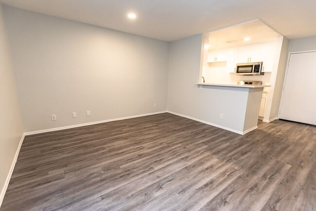 Interior Photo - 311 South New Hampshire Avenue