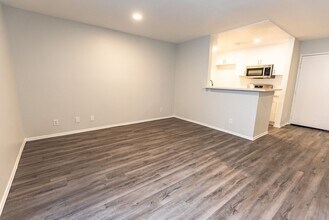 Interior Photo - 311 South New Hampshire Avenue