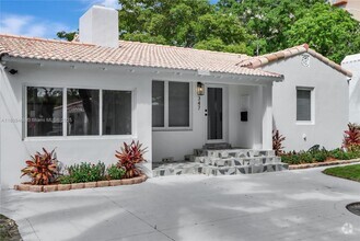 Building Photo - 347 SW 31st Rd