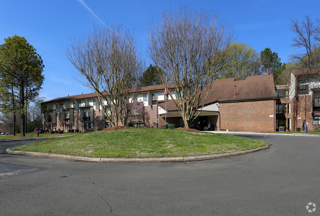 Foto del edificio - Morehead Hills Senior Apartments