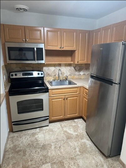 Middle River Apartments photo'