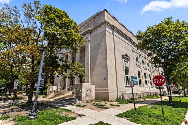Building Photo - 1453 Maple Ave