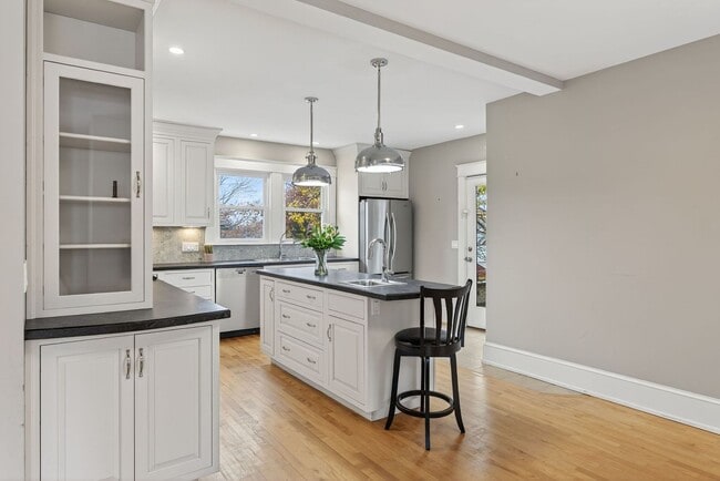 Photo - Sunny Bungalow in Willard Square House