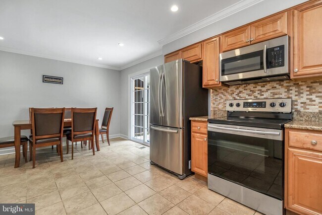 Building Photo - 305 E Dartmouth Dr