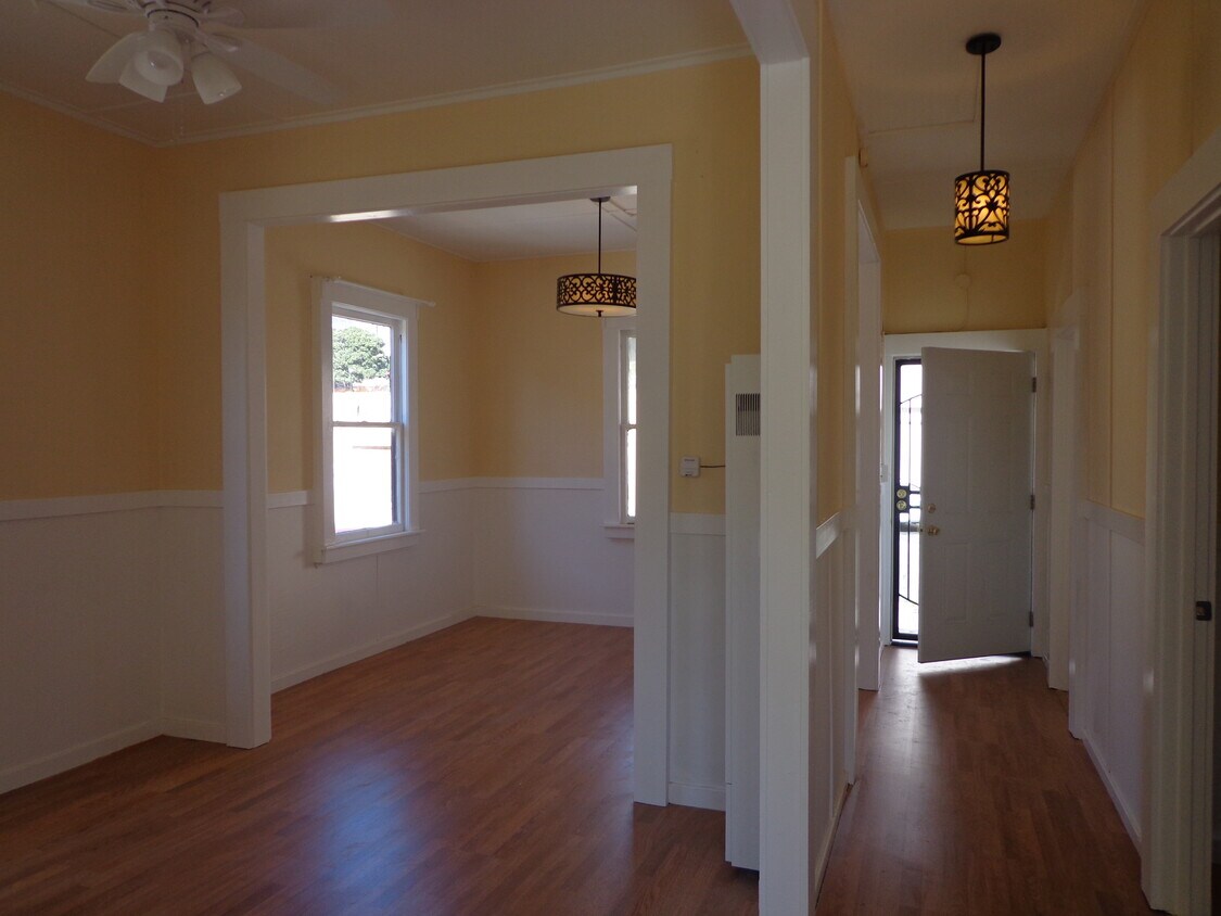 Primary Photo - 334 Carolina St