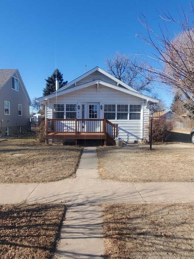 Building Photo - Charming 3B/1B With Plenty of Space Availa...