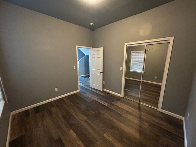 Foto del edificio - Renovated 2BR Home with Parking & Outdoor Space – Near Lake Merritt
