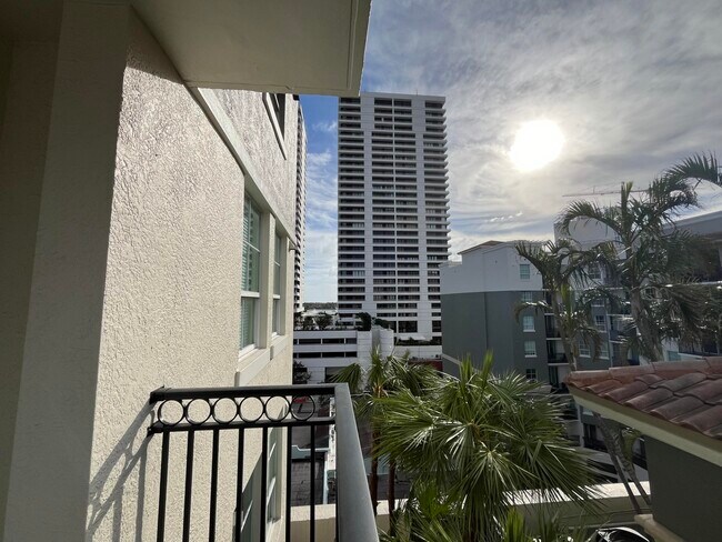 Foto del edificio - 600 S Dixie Hwy