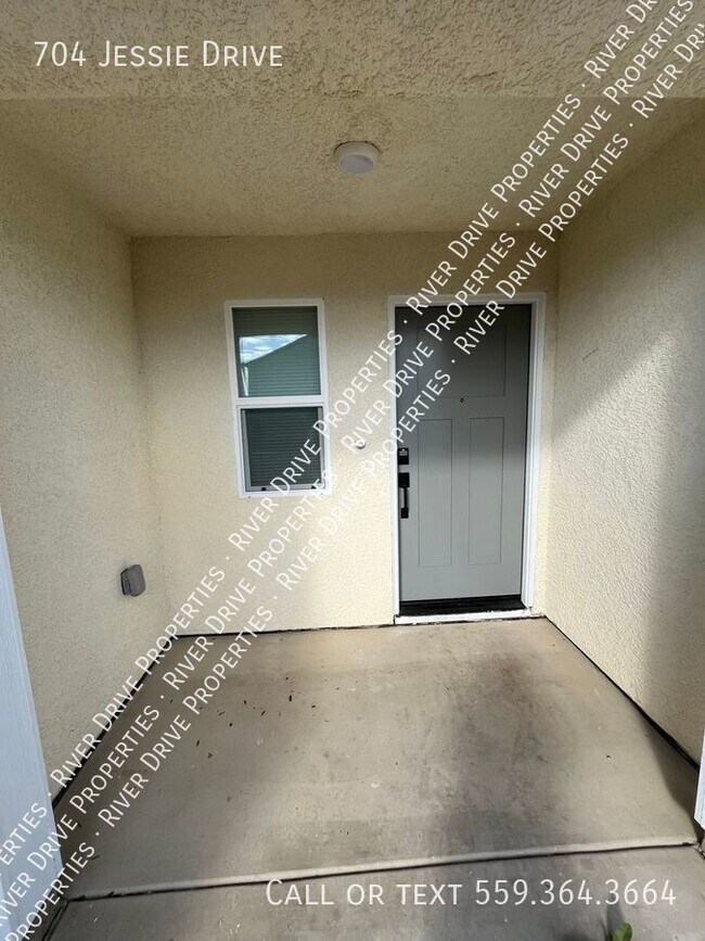 Building Photo - North Merced Available Now