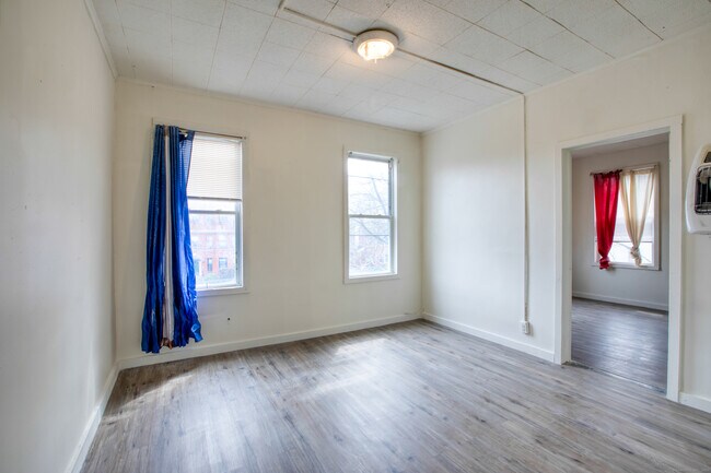 Building Photo - 821 Park St