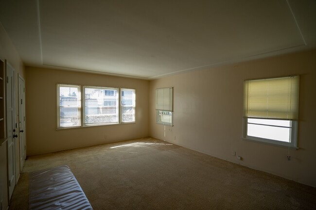 Building Photo - APT 9TH