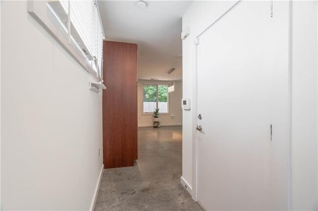 Building Photo - 1338 Rietveld Row NW
