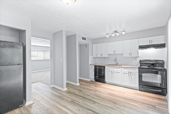 Building Photo - Uphill Flats- 1, 2 & 3 Bedrooms