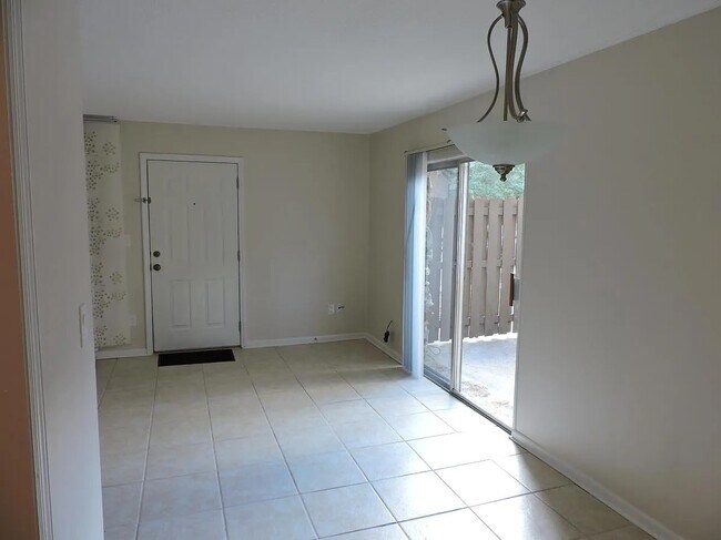 Building Photo - 507 NW 39th Rd