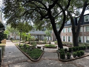 Building Photo - 359 N Post Oak Ln