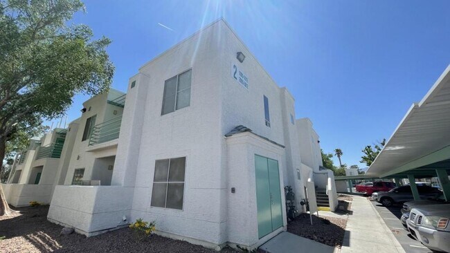 Foto del edificio - 7100 W Pirates Cove Rd