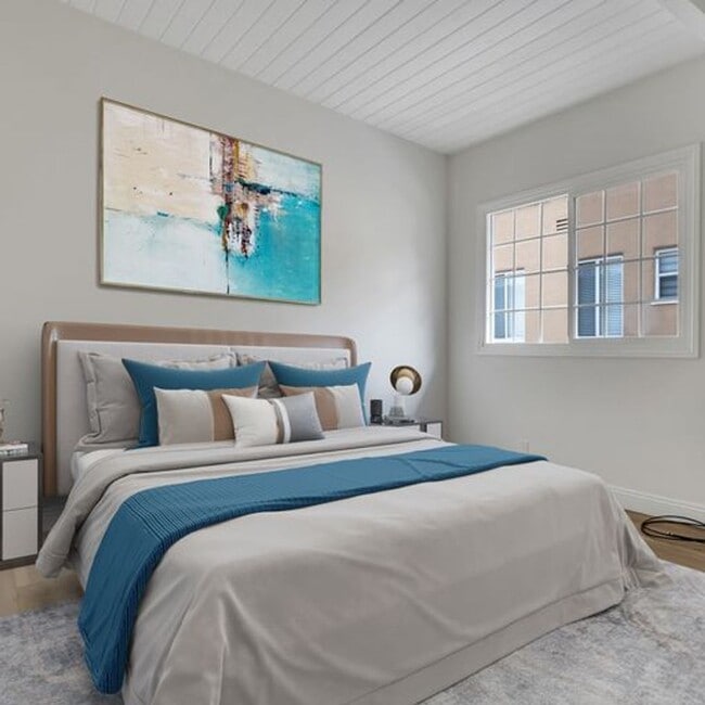 Building Photo - Holt Luxury Investments LLC