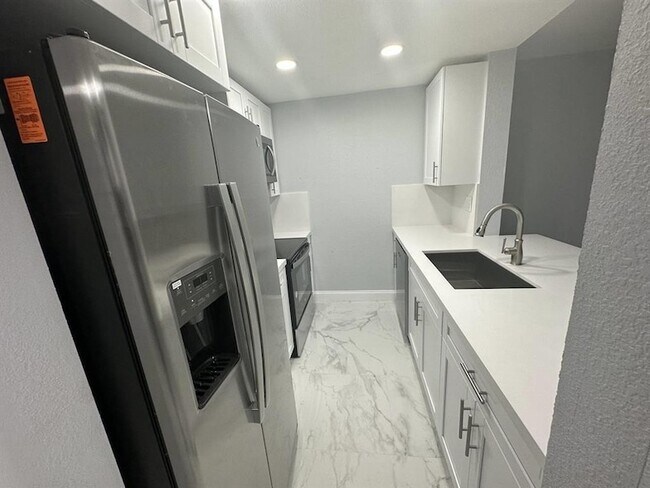 Building Photo - 9430 Boca Cove Cir