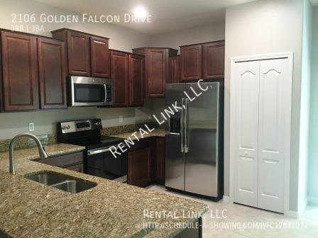 Building Photo - Townhouse For Rent in Ruskin