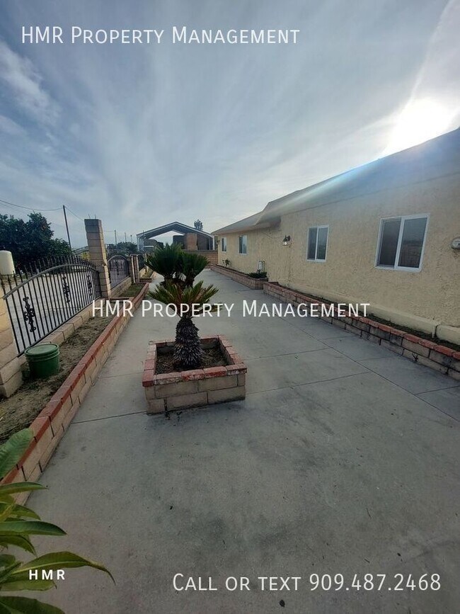 Foto del edificio - Nice house with big backyard