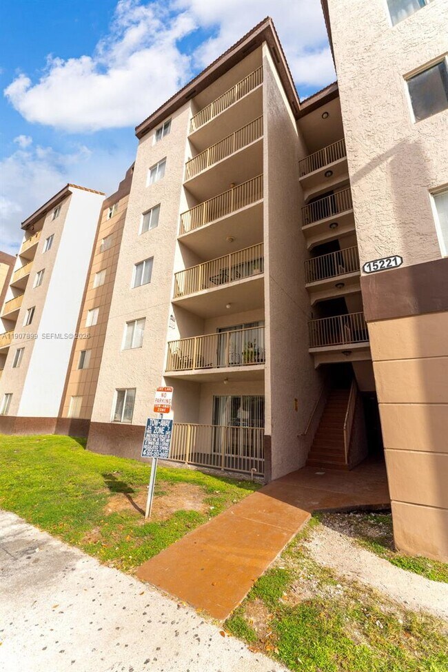 Foto del edificio - 15221 SW 80th St