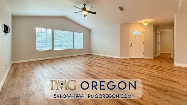 Building Photo - 608 SE Liberty Dr