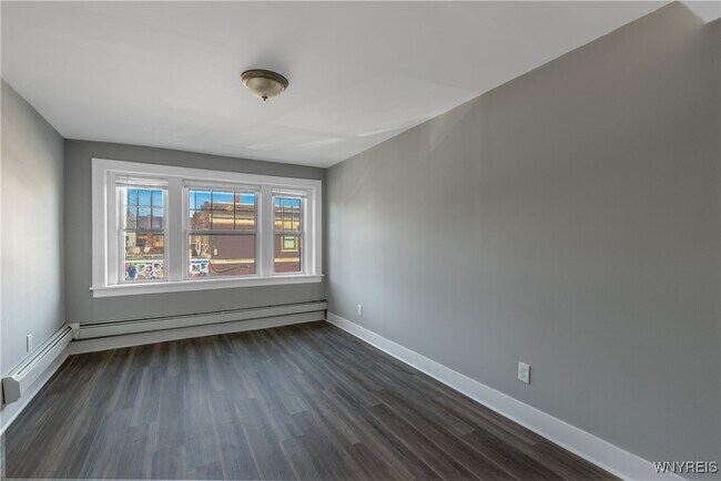 Foto del edificio - 1225 Hertel Ave