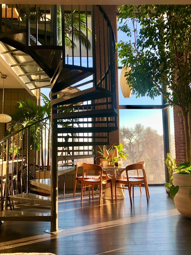 Building Photo - 360 W 300 S