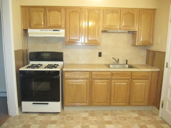 Interior Photo - 21 E Barbour St