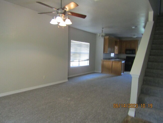 Building Photo - ALL ELECTRIC HOME!! PETS NEGOTIABLE WITH O...