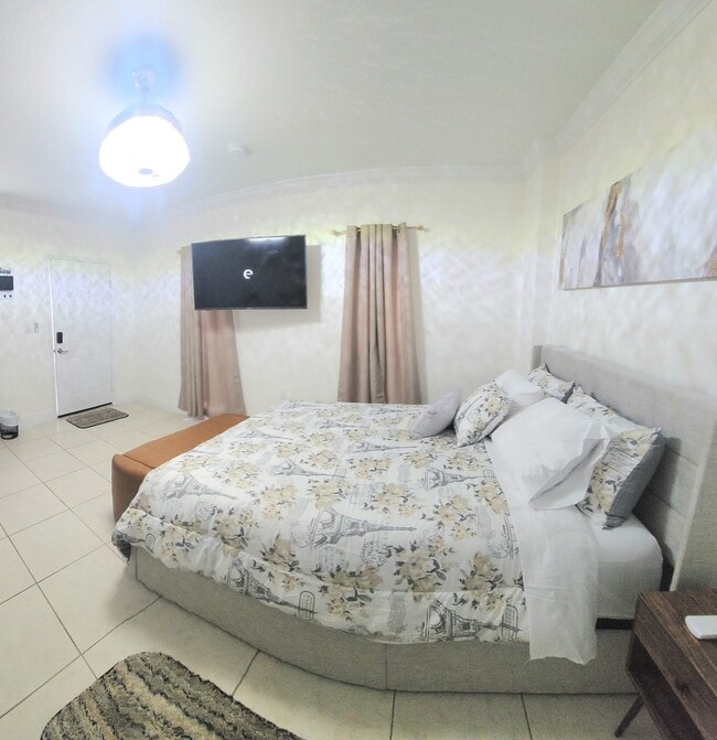 Building Photo - 288 La Paz Dr