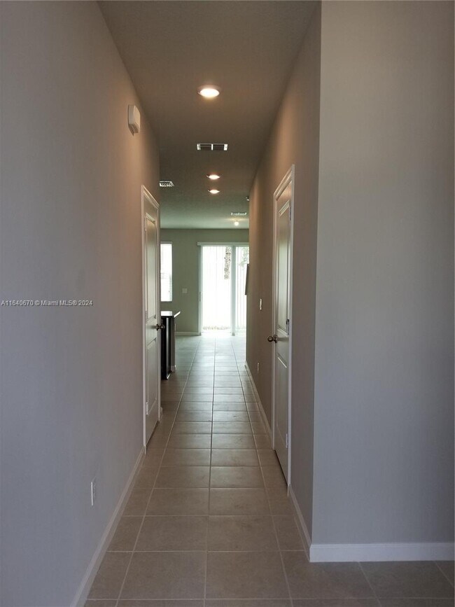 Building Photo - 2410 SE Viscaria Pl