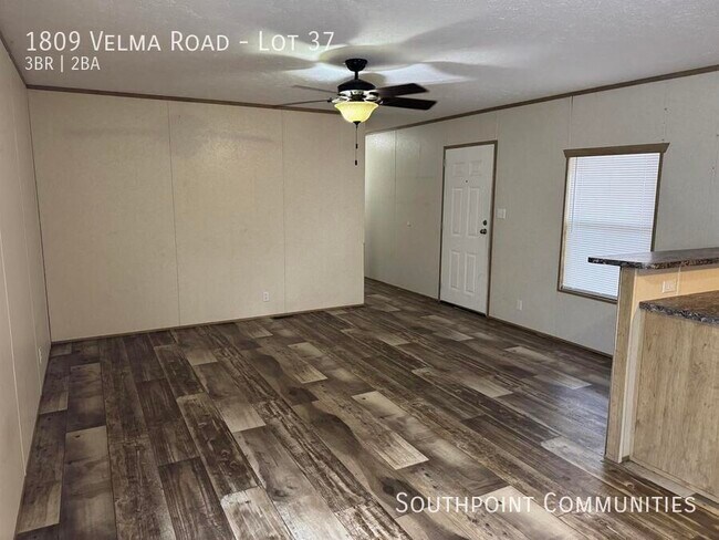 Foto del edificio - 1809 Velma Rd