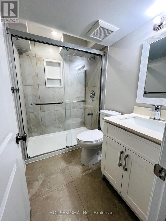 Photo du bâtiment - 120 Dorchester Blvd