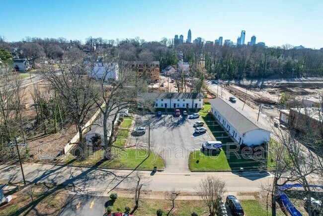 Building Photo - 325 S Gardner Ave