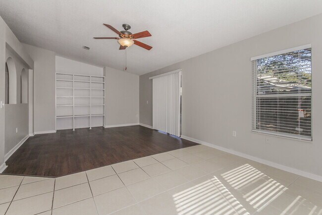 Foto del edificio - 12814 Lake Vista Dr