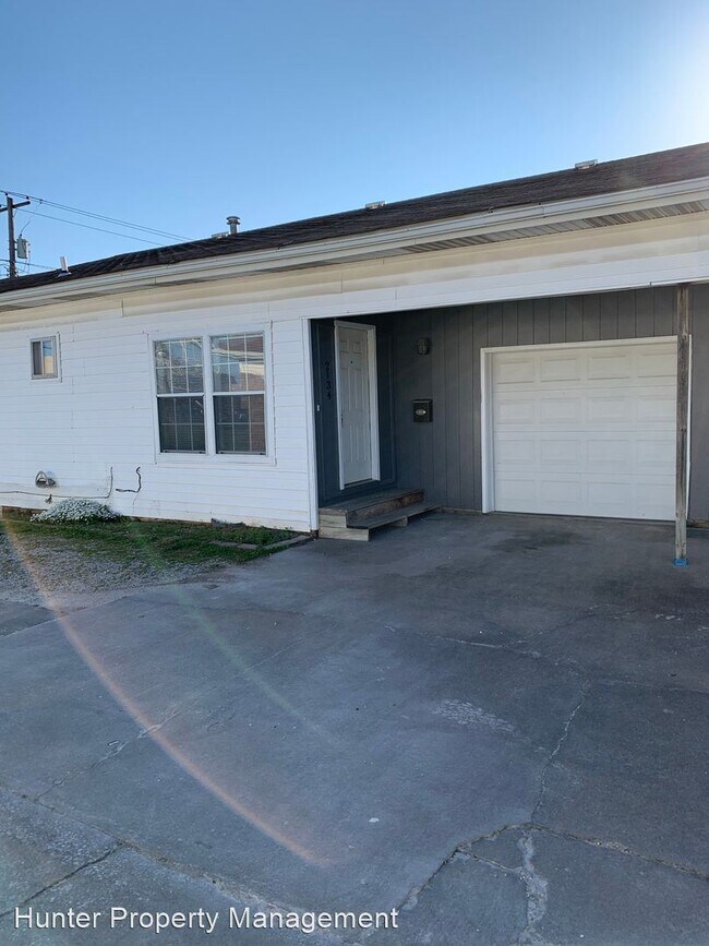 Building Photo - 2 br, 1 bath House - 2140 E. Bennett