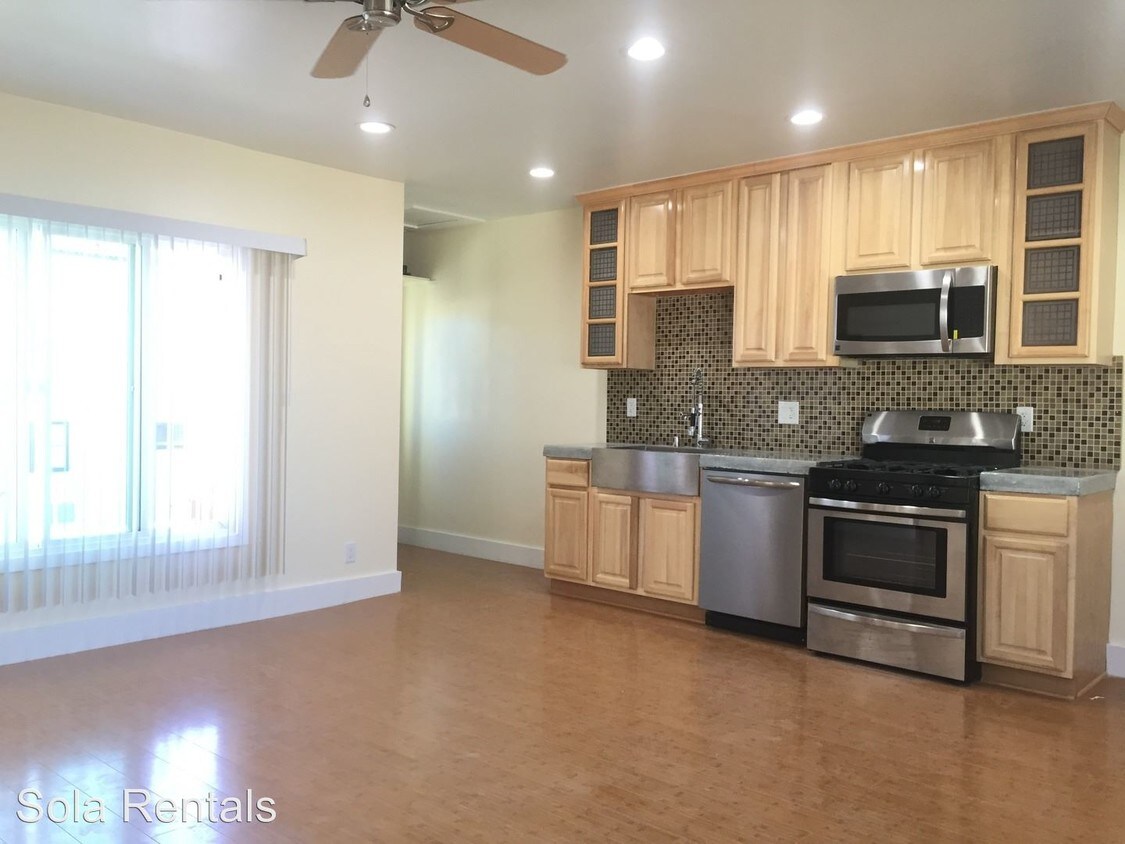 Primary Photo - 2337 Vineyard Ave
