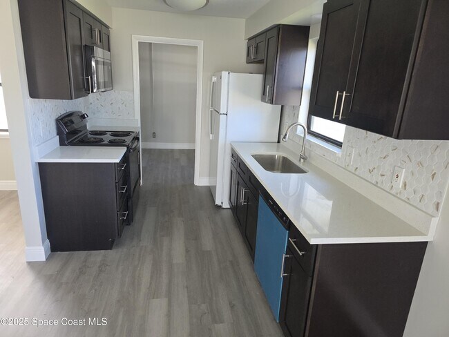 Building Photo - 1076 Hermosa Dr