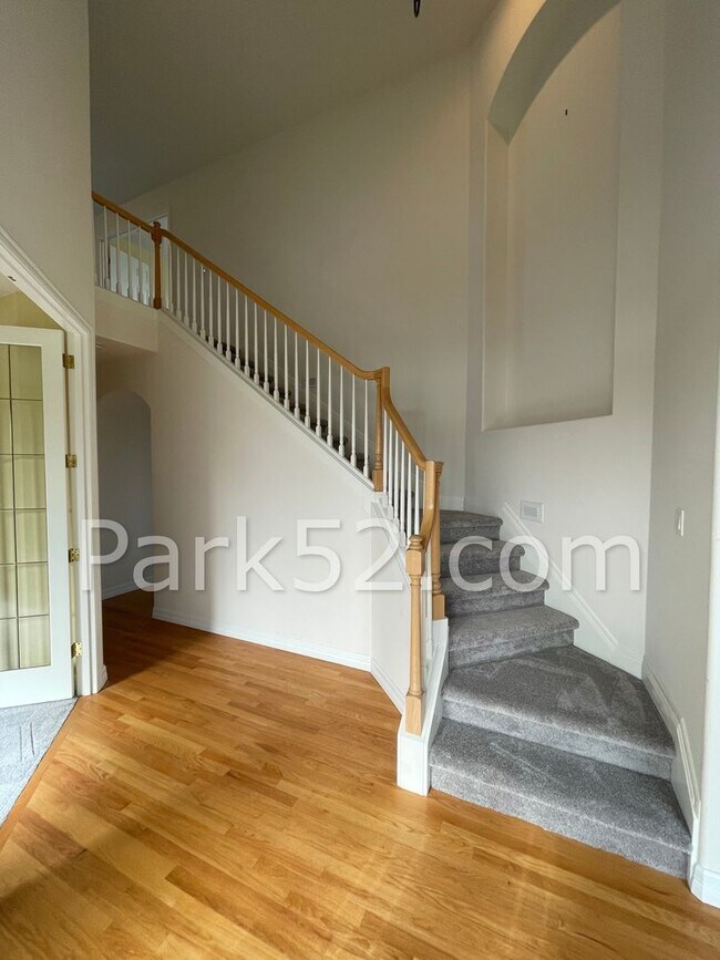 Building Photo - Browns Point Tacoma 3 Bedroom Single Famil...