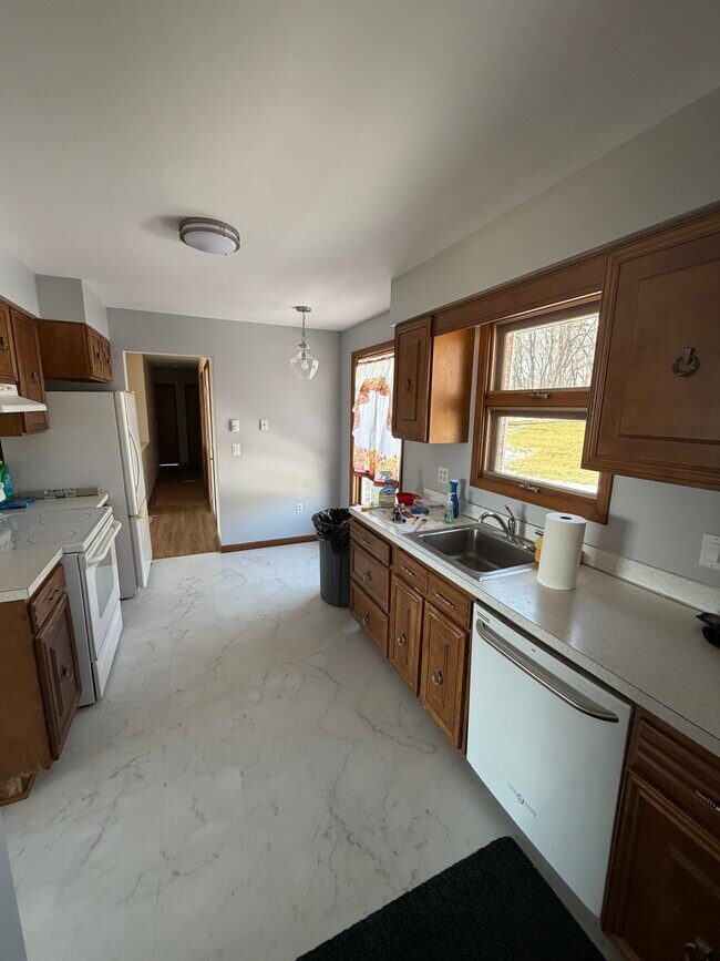 Foto del edificio - 23 Lynn Dr