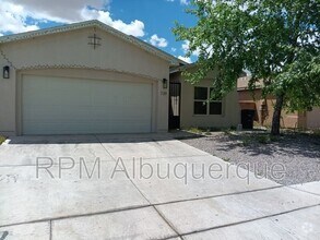 Building Photo - 739 Taos Pl SW