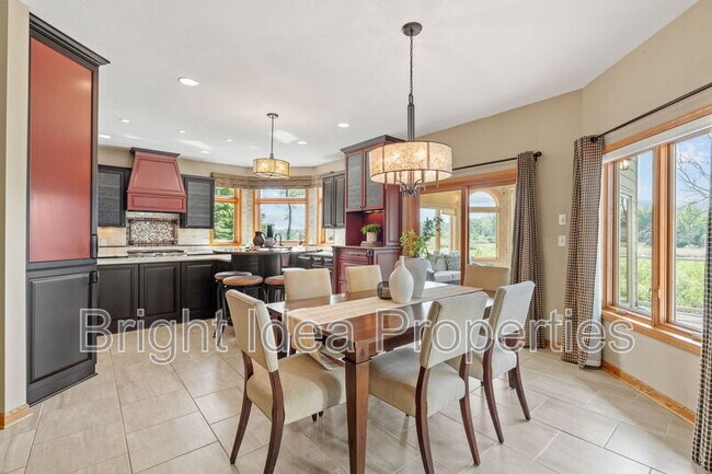 Foto del edificio - 6210 Deerwood Cir N