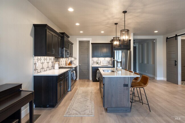 Building Photo - 2090 E Kamay Dr
