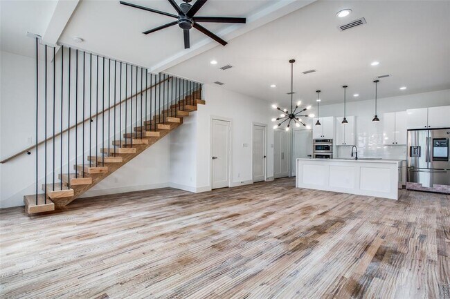 Building Photo - 729 Rainwater Rd