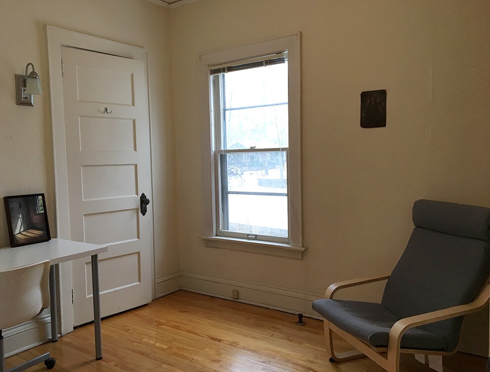 Foto del edificio - 2628 W 44th St